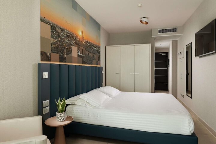 Room 28 of 113