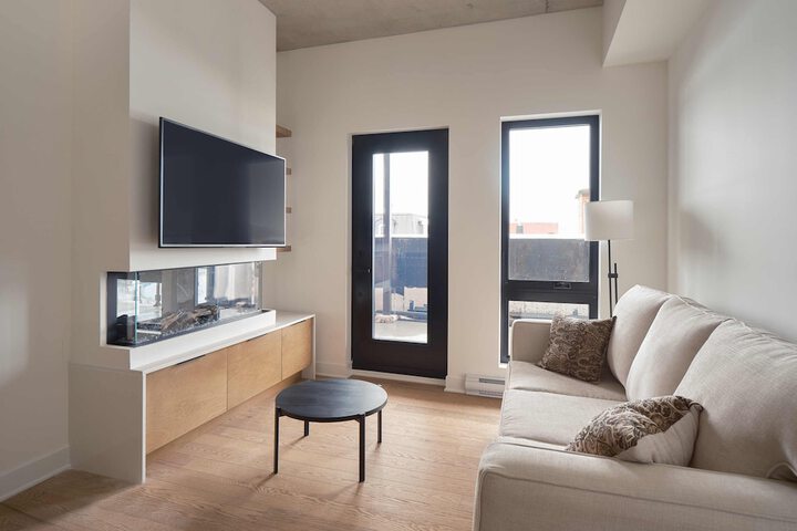209 2nd Floor Studio Murphy Queen Bed with Balcony (18 of 95)