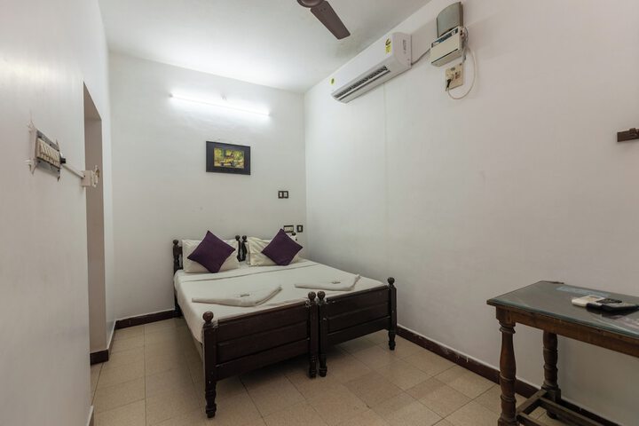Room 13 of 38