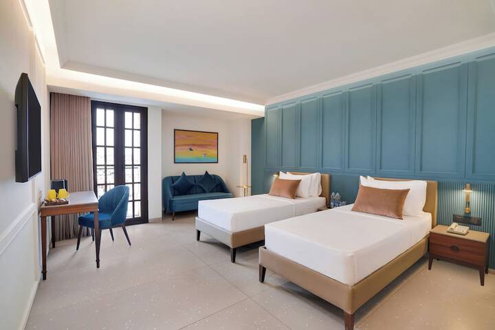 Room 6 of 32