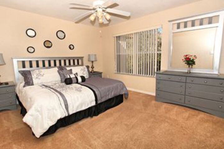 Room 9 of 16