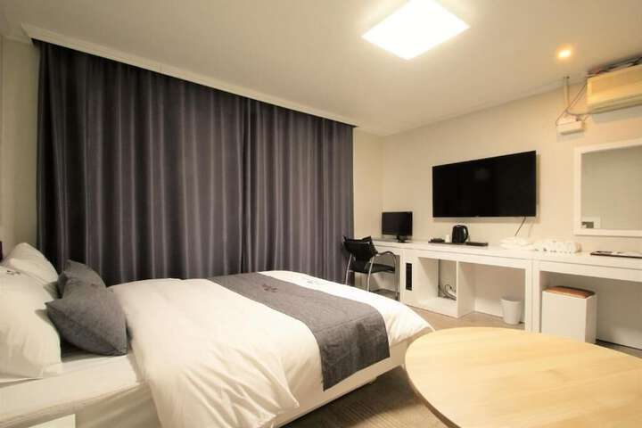 Room 8 of 41