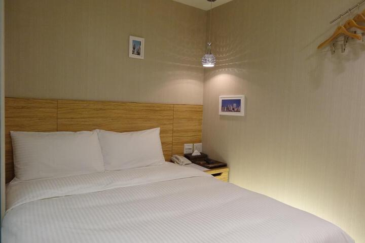 Room 2 of 6