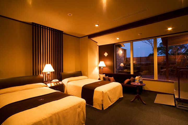 Room 2 of 36
