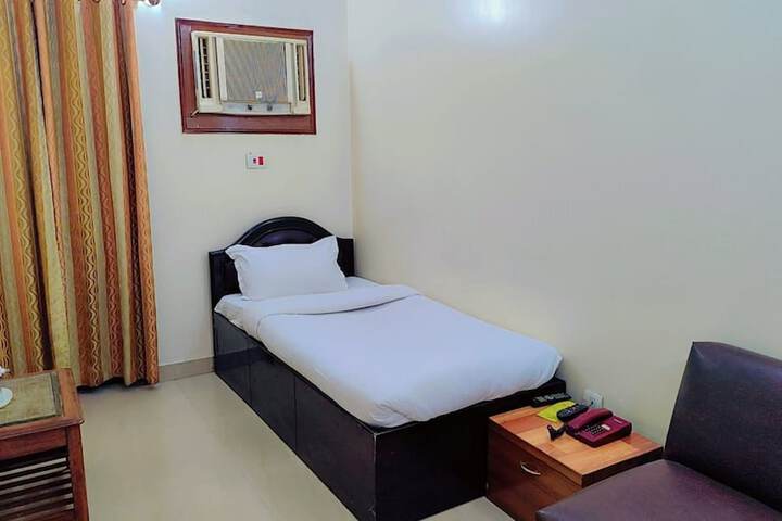 Room 12 of 30