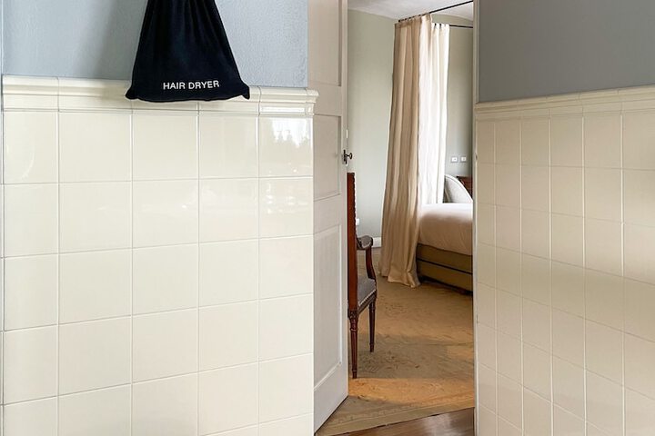 Room 35 of 64