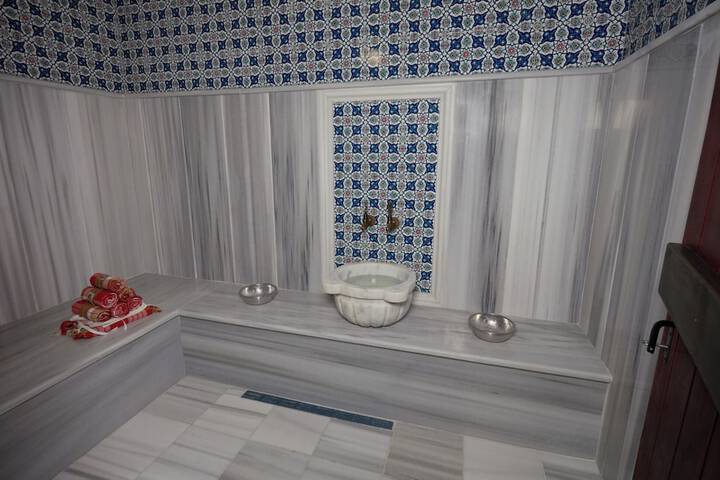 Room 105 of 187