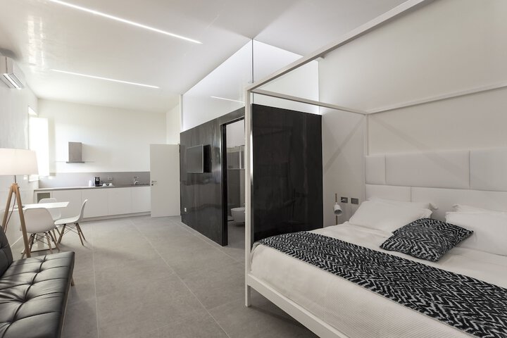 Room 16 of 50