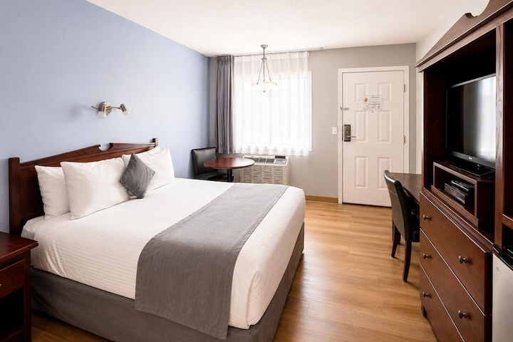 Room 6 of 19