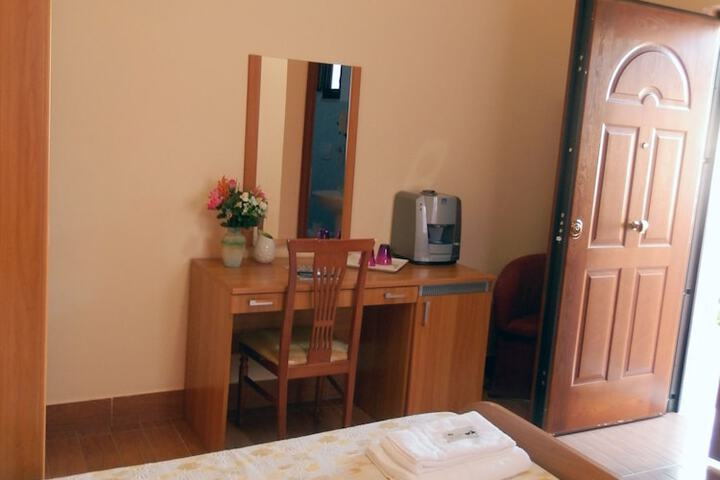 Room 2 of 30