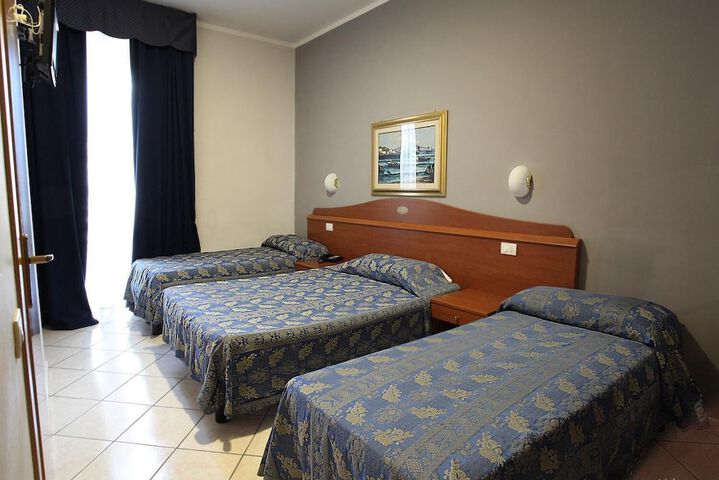 Room 14 of 25