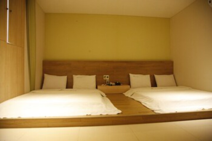 Room 38 of 53