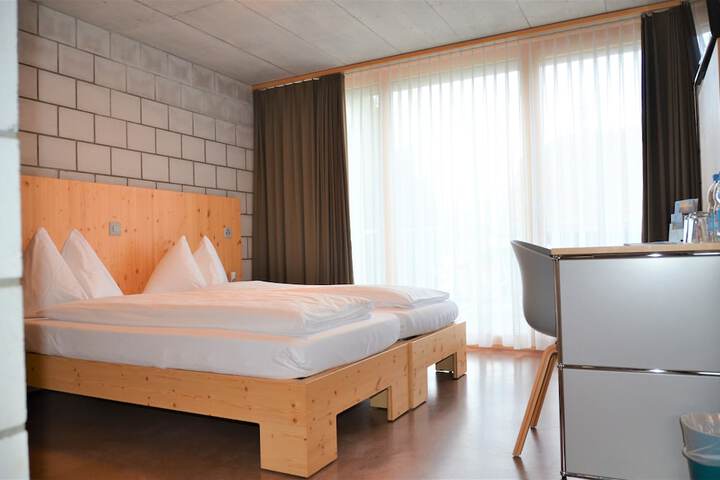 Room 13 of 23