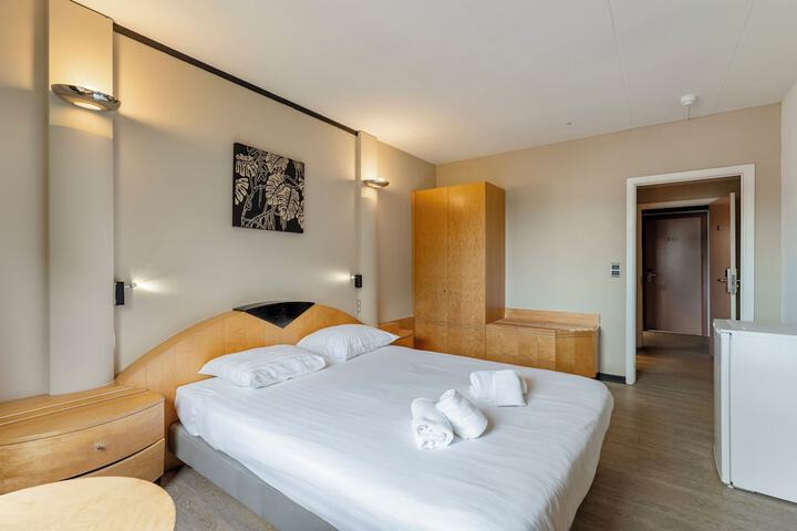 Room 30 of 60