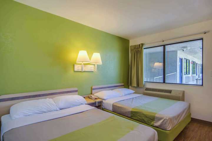 Room 6 of 18