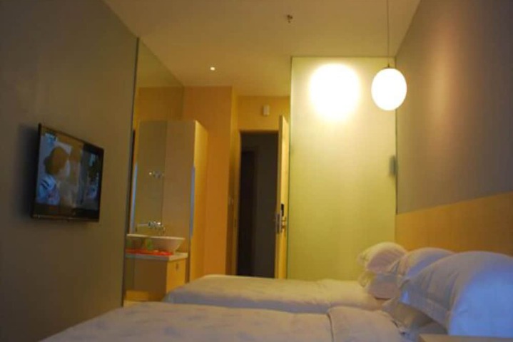 Room 18 of 43