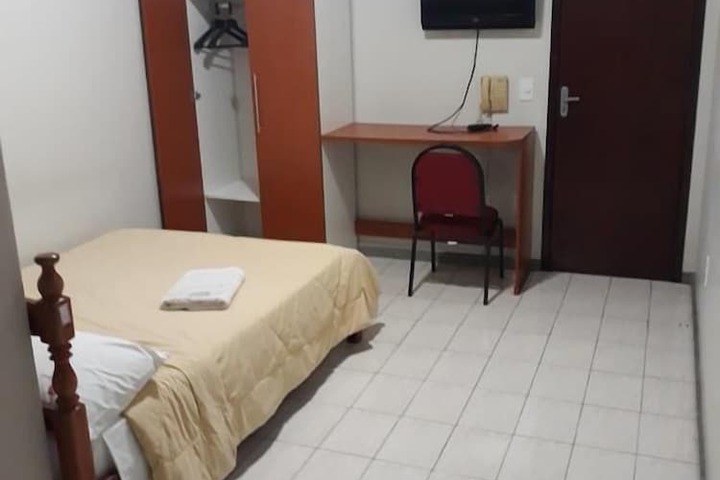 Room 10 of 29