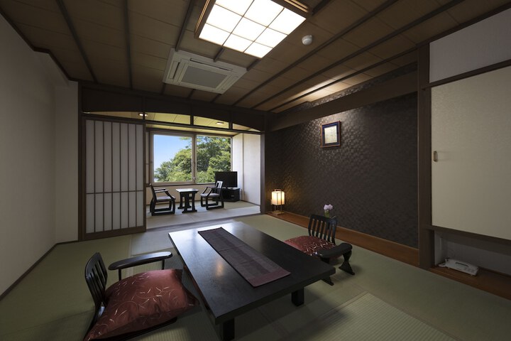 Room 27 of 67