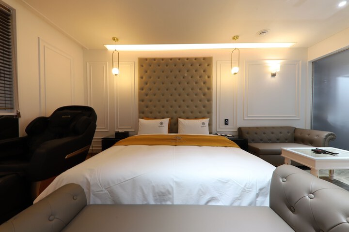 Room 4 of 58