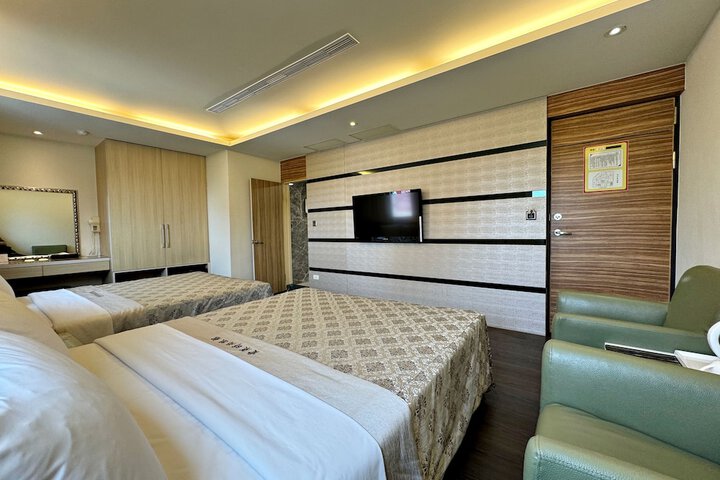 Room 25 of 100
