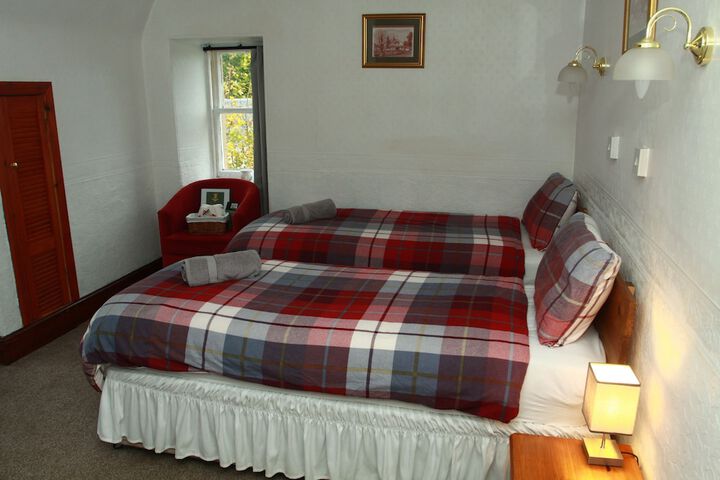 Room 6 of 34