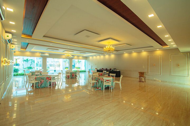 Ballroom/Hall 54 of 70