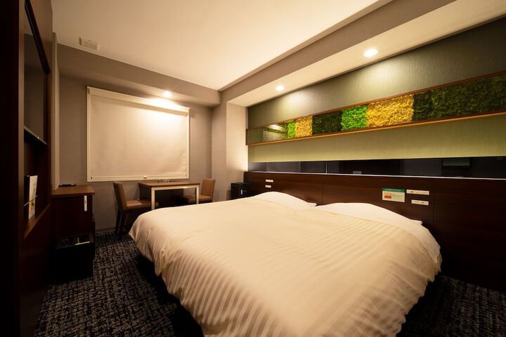 Room 4 of 13