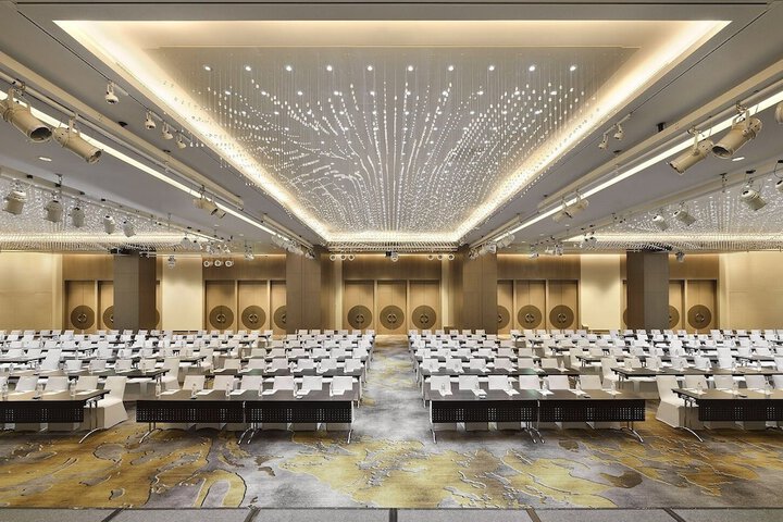 Ballroom/Hall 102 of 117