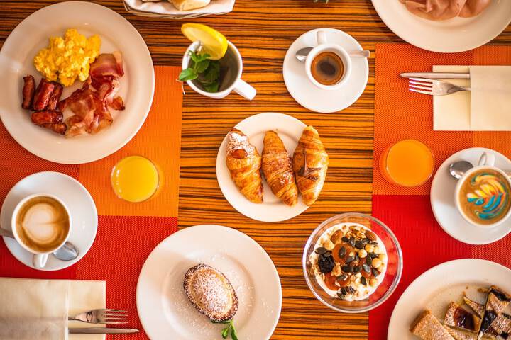 Breakfast/Coffee Service 105 of 136