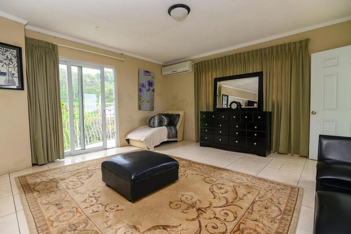 Room 4 of 13