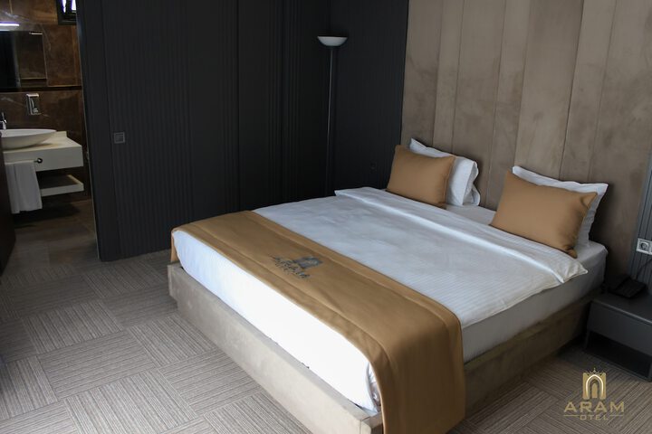 Room 6 of 27