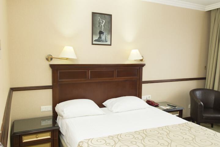 Room 26 of 114