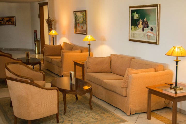 Entrance & Lobby