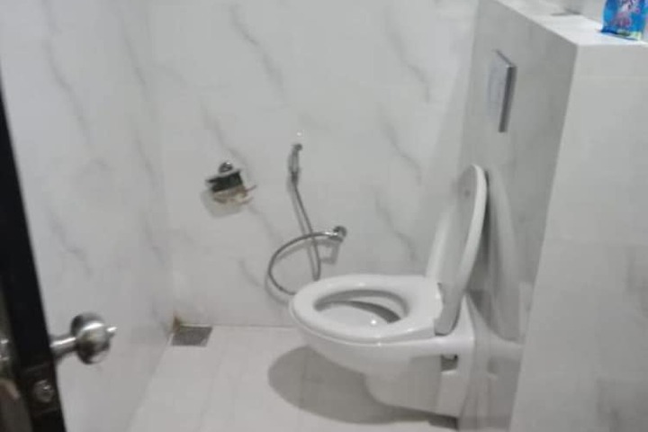 Room 7 of 12