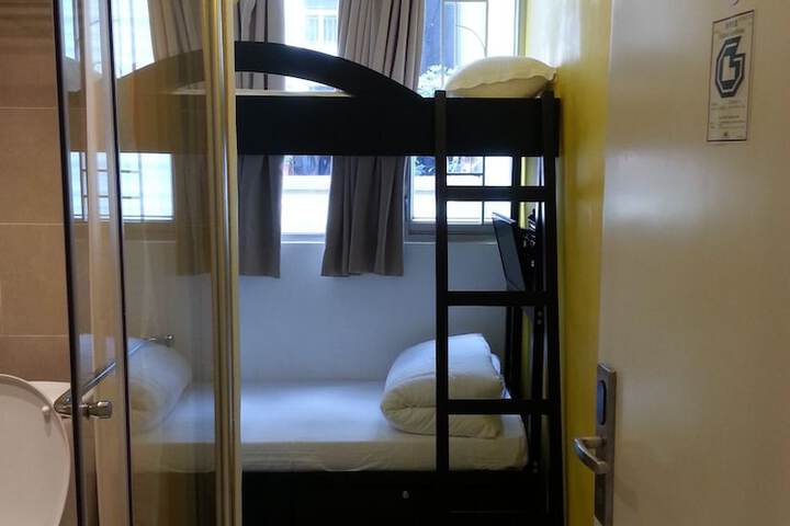 Room 17 of 33
