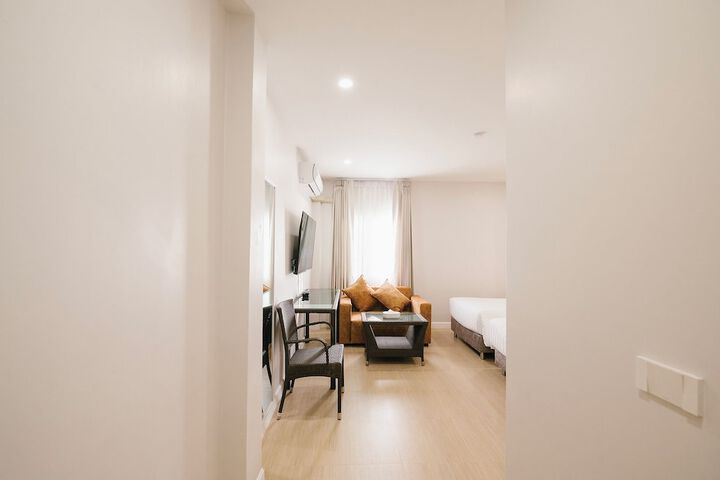 Room 3 of 32