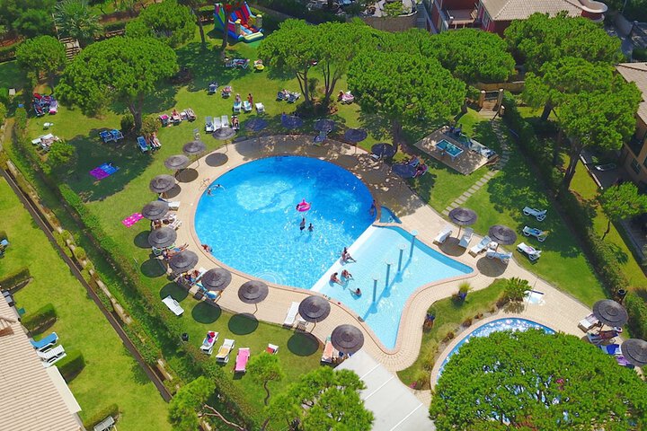 Pools & Facilities
