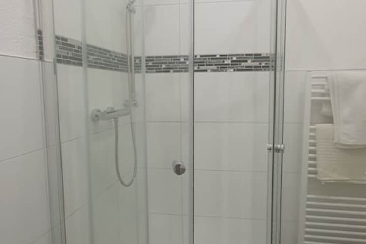 Room 8 of 10