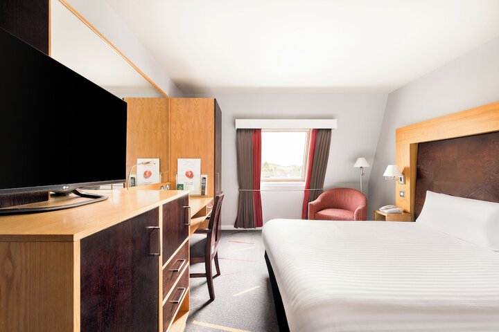 Room 32 of 99