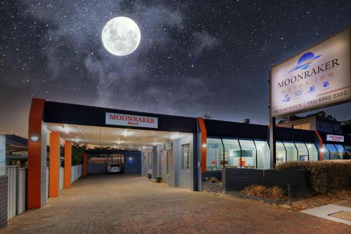 Moonraker Motor Inn