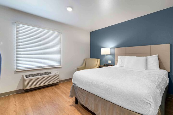 Studio Queen Bed (5 of 9)