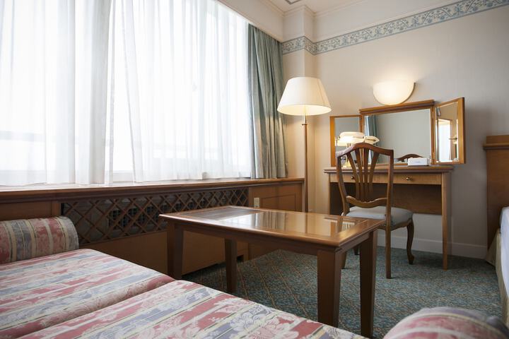 Room 4 of 81