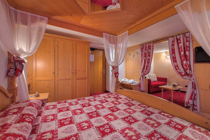 Room 13 of 33