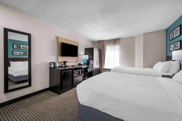 2 Double Beds (3 of 7)