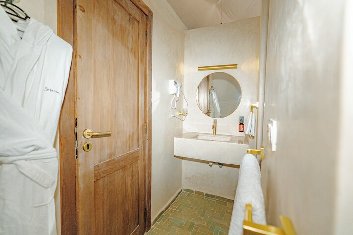 Room 45 of 126