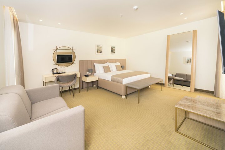 Room 7 of 30