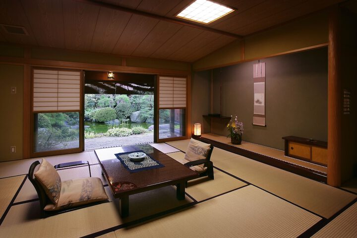 Room 6 of 42