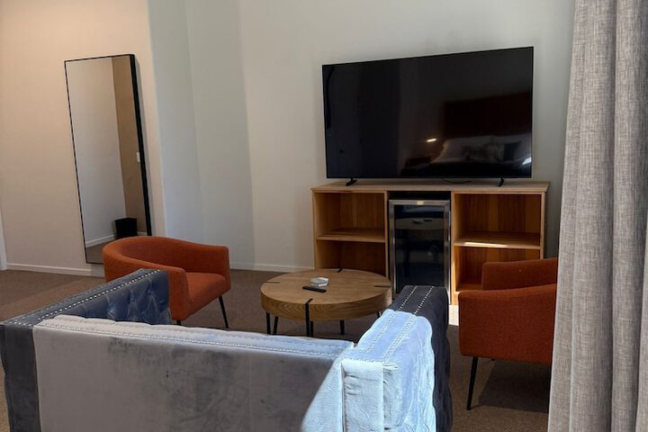 Room 34 of 153