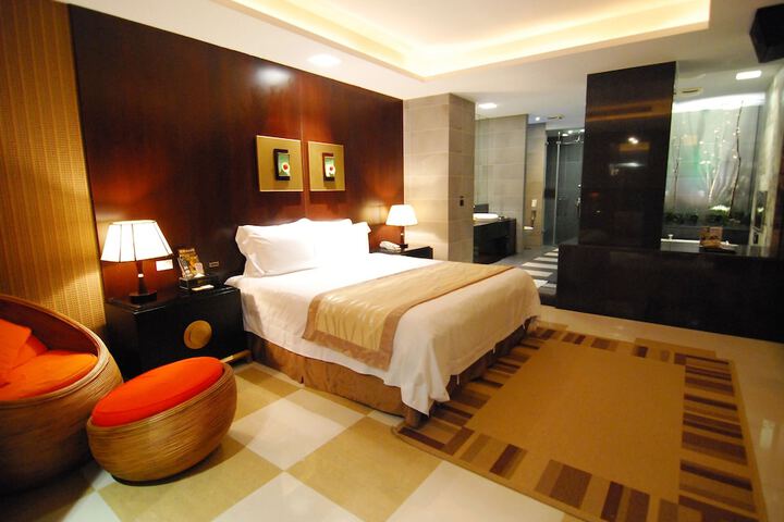 Room 3 of 72