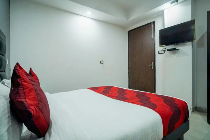 Room 2 of 17